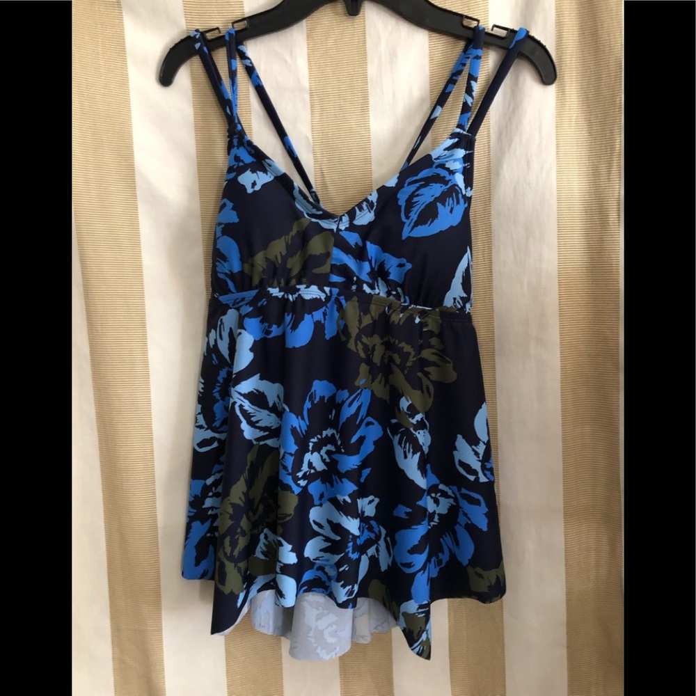 NWT Kona sol Tankini with padded bra and adjustable straps